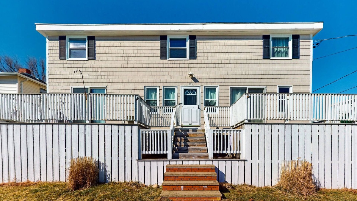 Scituate House | Dog-friendly, spacious coastal retreat with large deck & W/D - walk to beaches