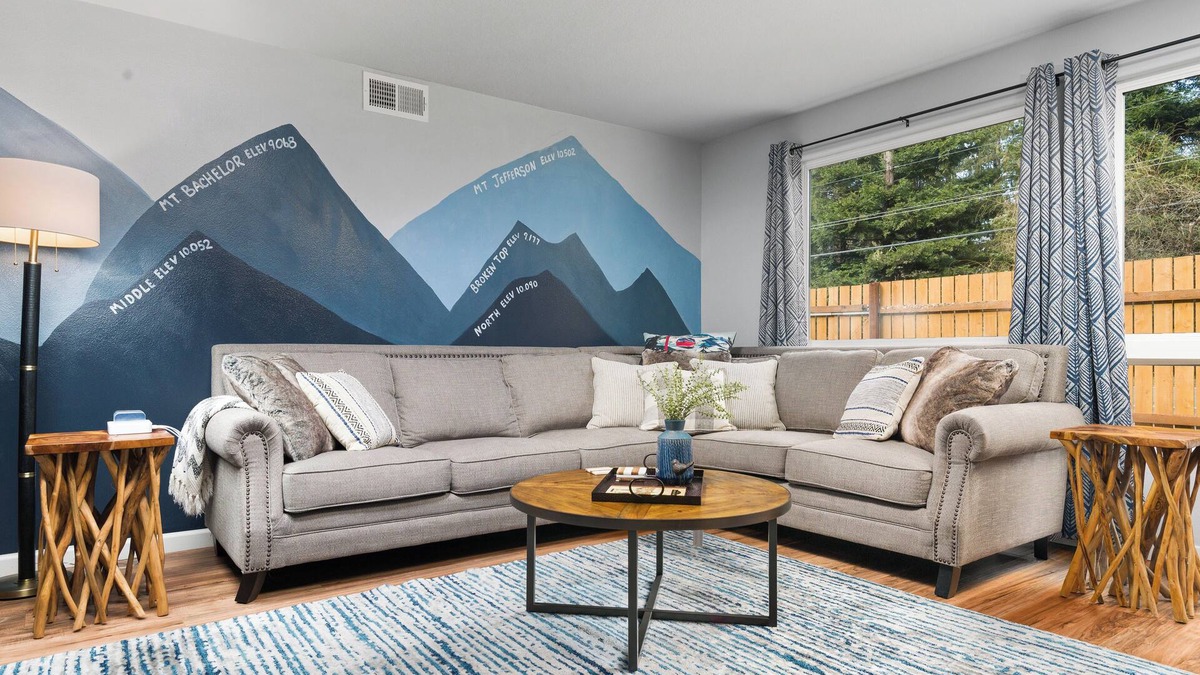 Brightwood House | Dog Friendly! Hot Tub~Game Room~Fire Pit~3BR, 2BA~High Speed WIFI~8 Guests Max