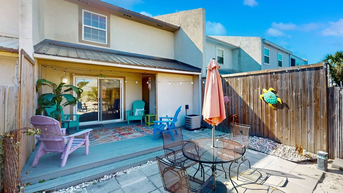 Bel Air House | Dog-friendly townhouse near the beach with patio, W/D, hammock, balcony, & AC