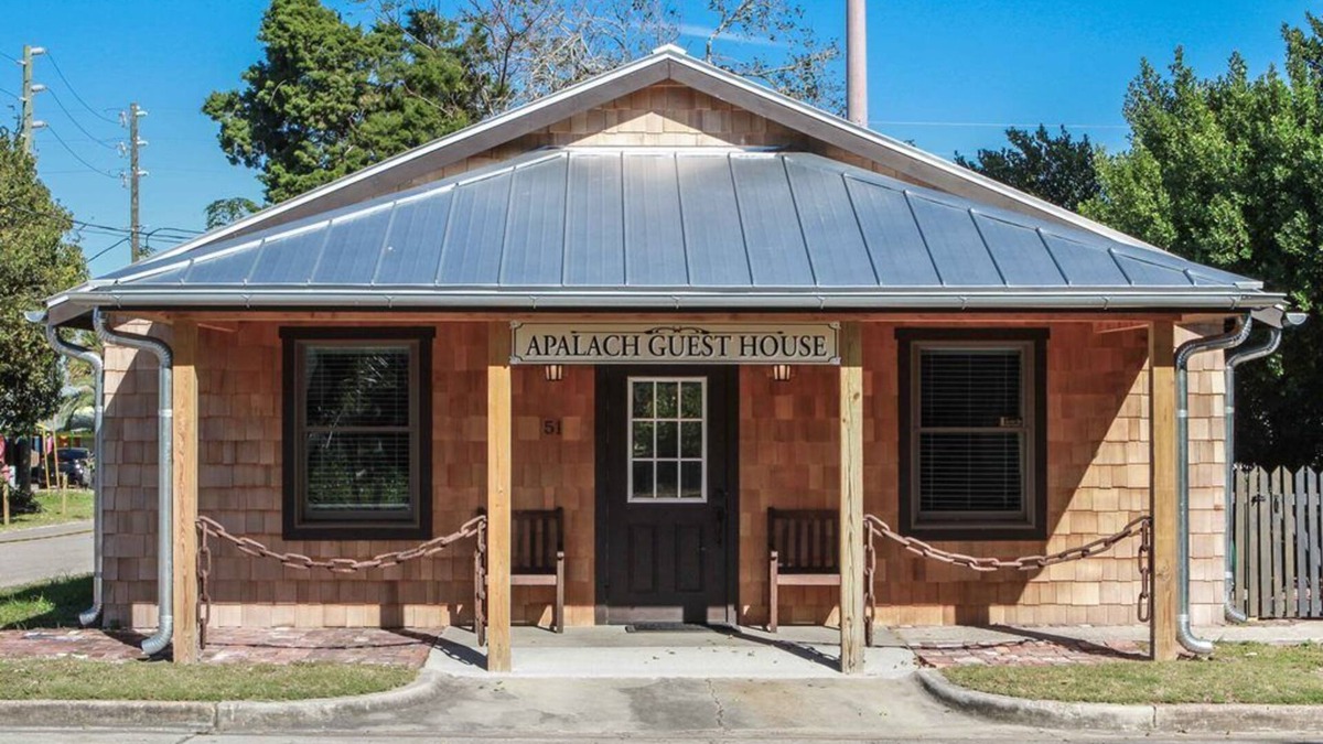 Historic Downtown Apalachicola Cottage | Dog friendly Vacation Rental Home Downtown Historic Apalachicola