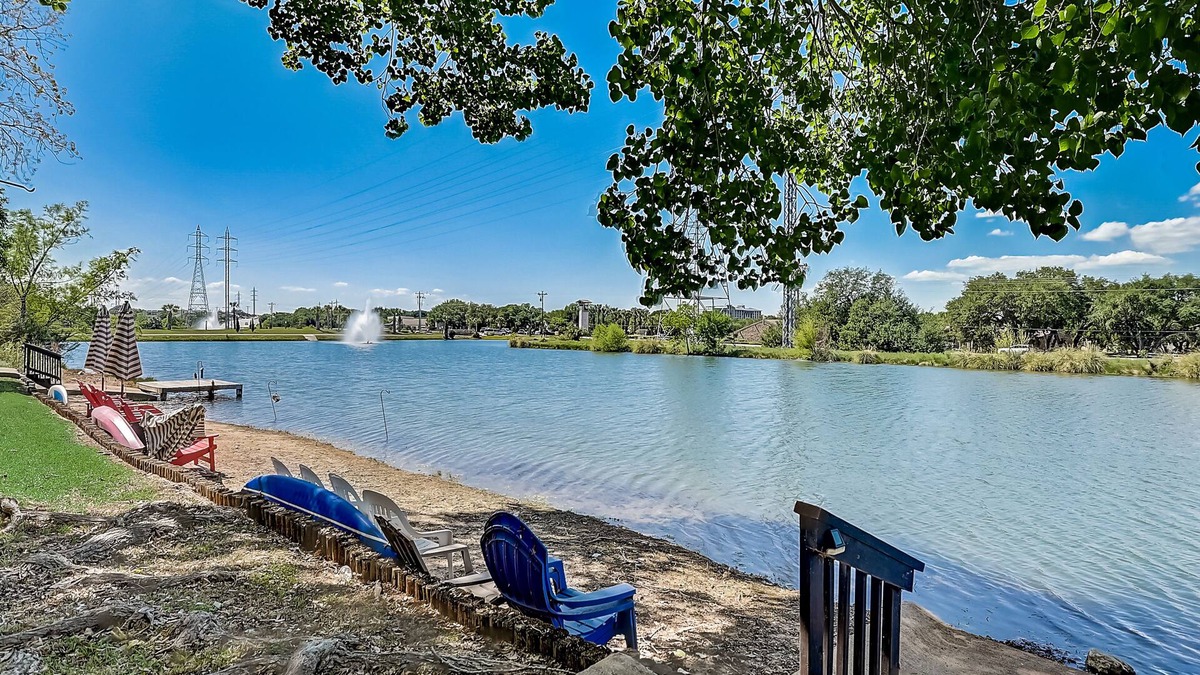 Horseshoe Bay Condo | Dog-friendly water view condo with inviting porch, AC, W/D, & modern charm