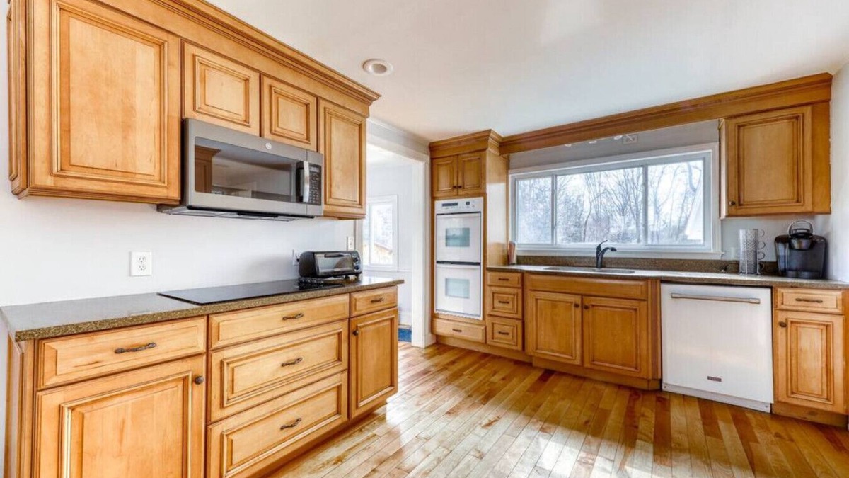 Kennebunk House | Dog Heaven! Fenced Yard in Downtown Kennebunk!