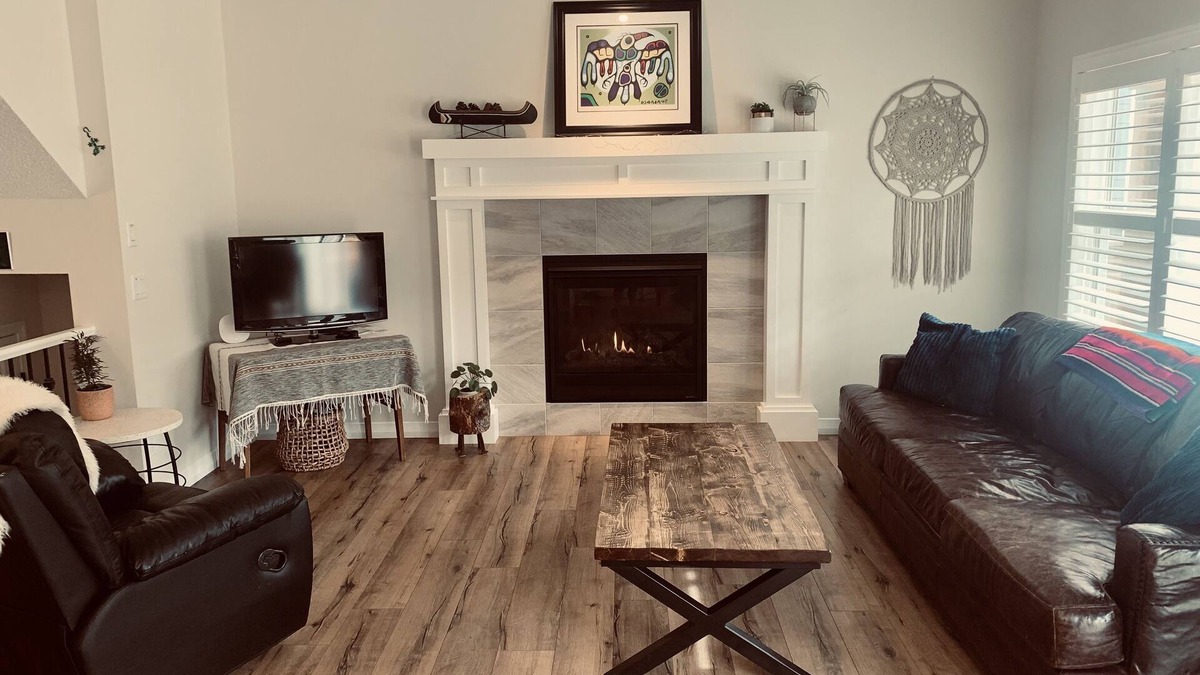 Cochrane House | Dogs are welcome in our family friendly 3 bedroom home