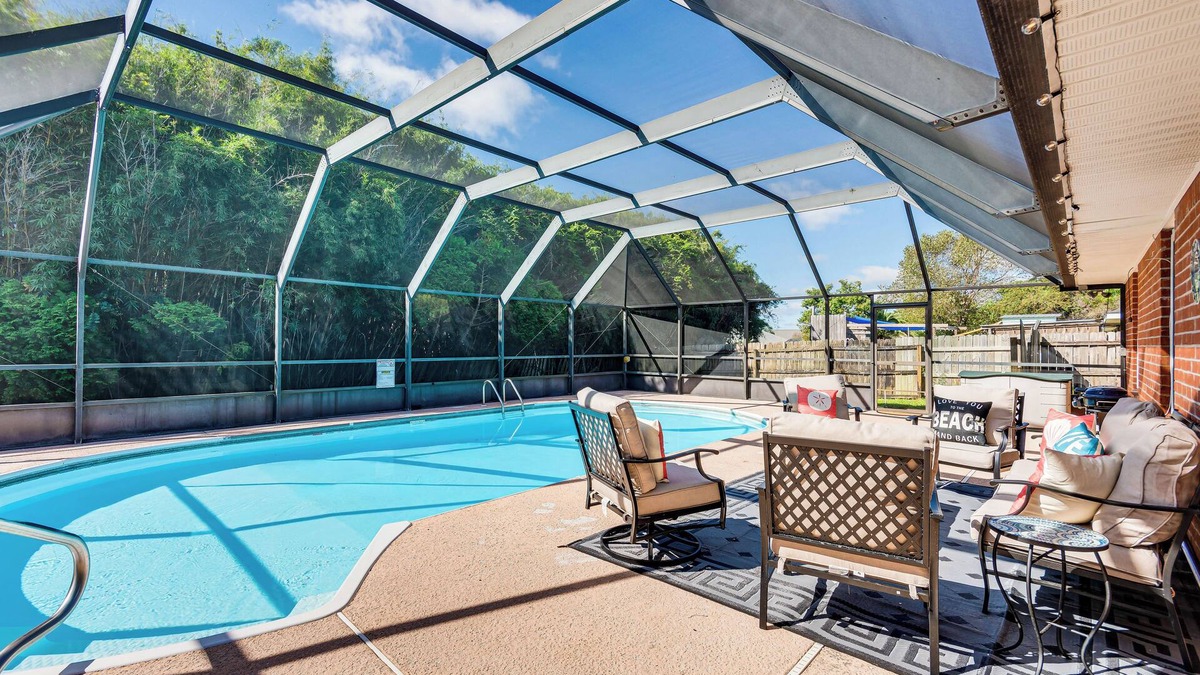 Gulf Breeze House | Dogs Welcome, 1 Mi to Zoo: Gulf Breeze Retreat!