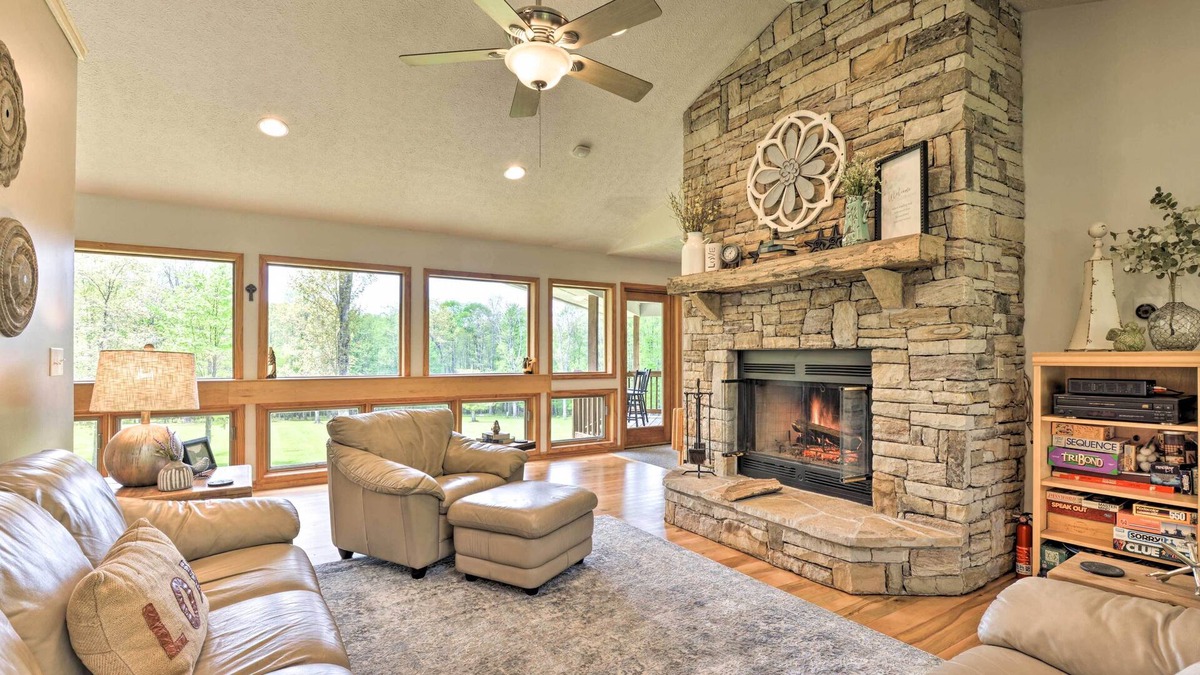 Crellin House | Dogs Welcome: Secluded Oakland Gem w/Hot Tub
