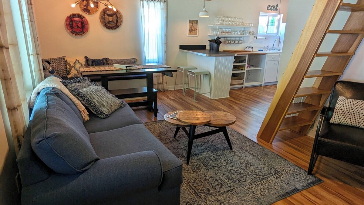Geneva-on-the-Lake House | Dogwood Cottage: Short walk to the Strip, 2 Full Baths, A/C, WIFI, Private Yard