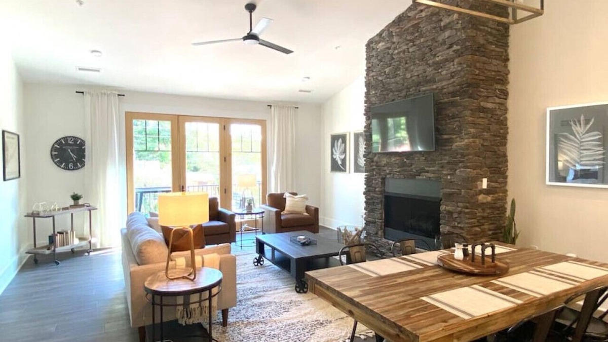 Blowing Rock Apartment | Dogwood on Main St, Downtown Blowing Rock, Balcony, Parking