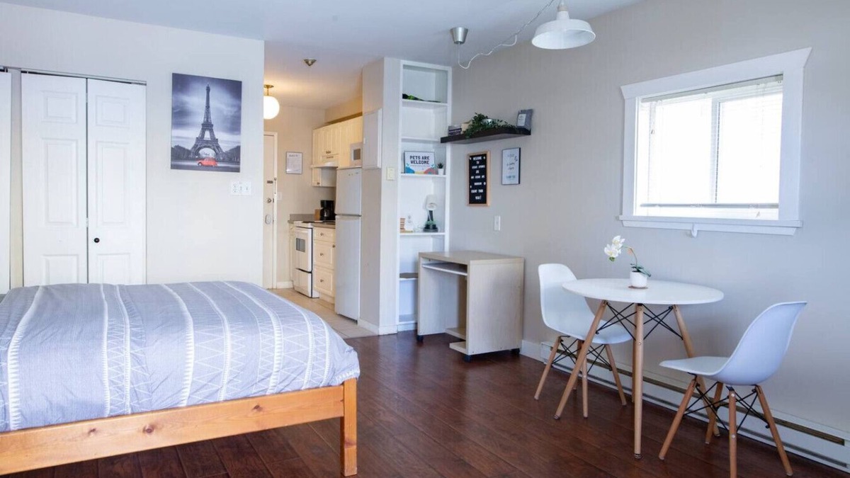 Harrison Hot Springs Apartment | Dogwood Suite | 2 Beds & Walkable to Lake