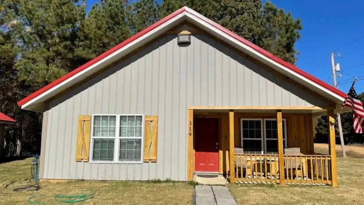 Tie Plant Cabin | Dogwoods-2 bedroom cabin with spacious parking