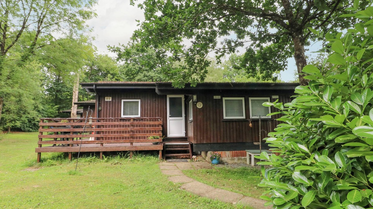 Cenarth Cottage | DOIREWOOD, pet friendly, with pool in Cenarth