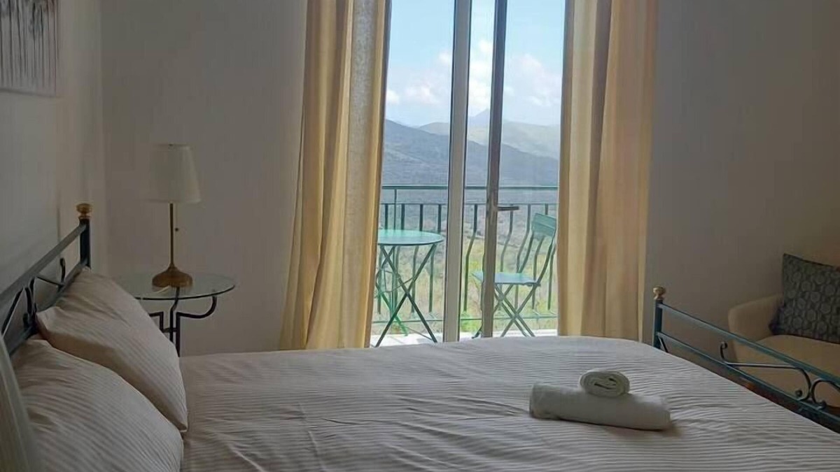 Isnello Apartment | Dolce-Vista, Spacious 3 Bed Apartment with Panoramic Views