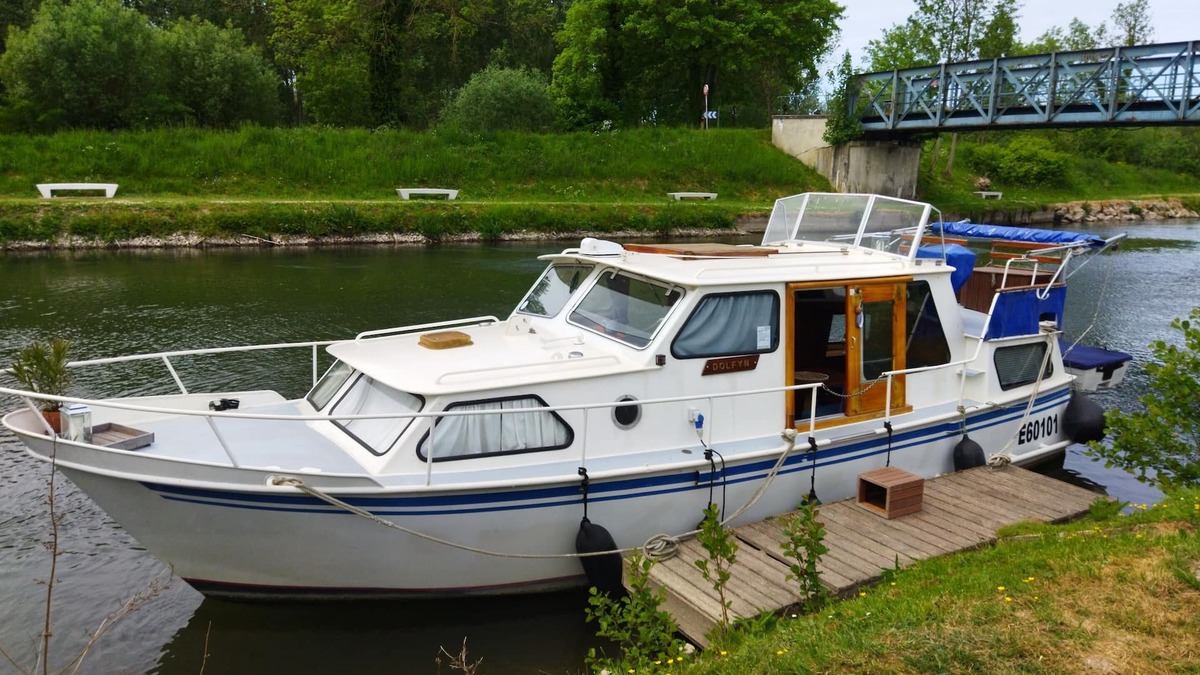 Eaucourt-sur-Somme Boat Rental | Dolfyn nuit sur l'eau en duo