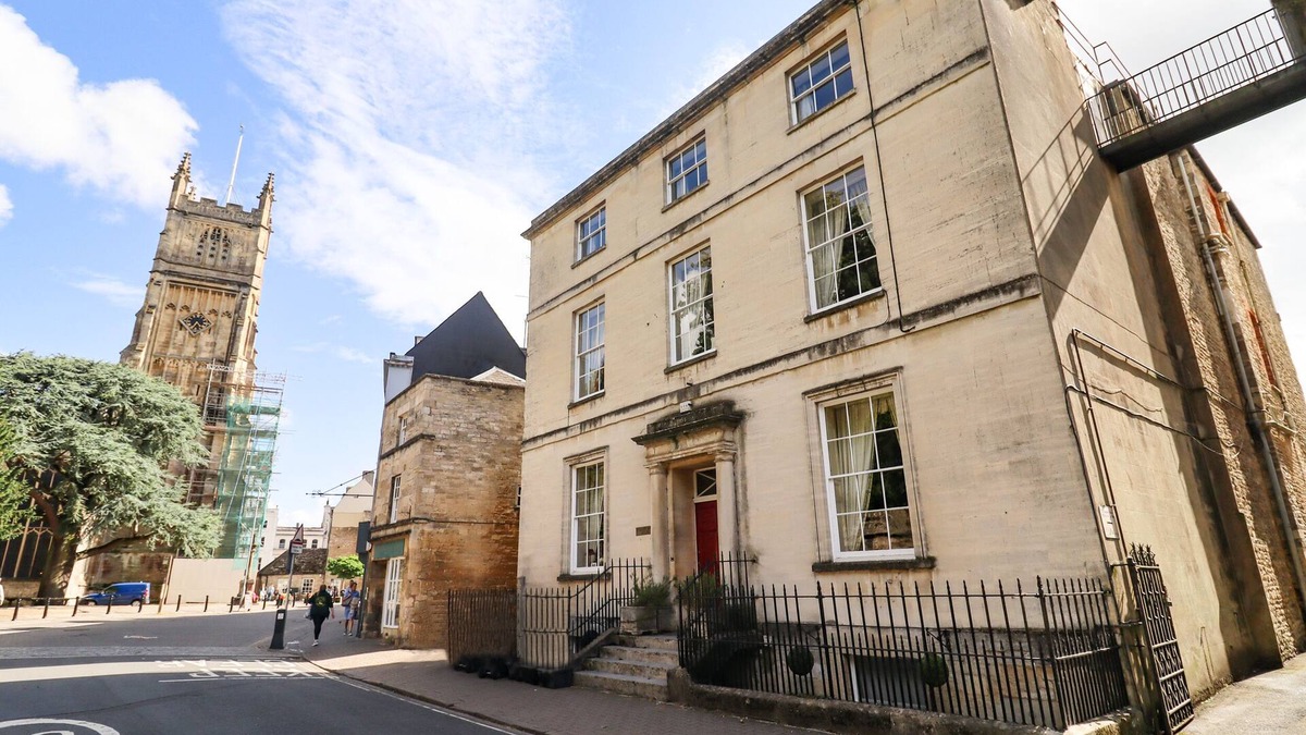 Cirencester Cottage | DOLLAR WARD HOUSE BASEMENT, pet friendly in Cirencester