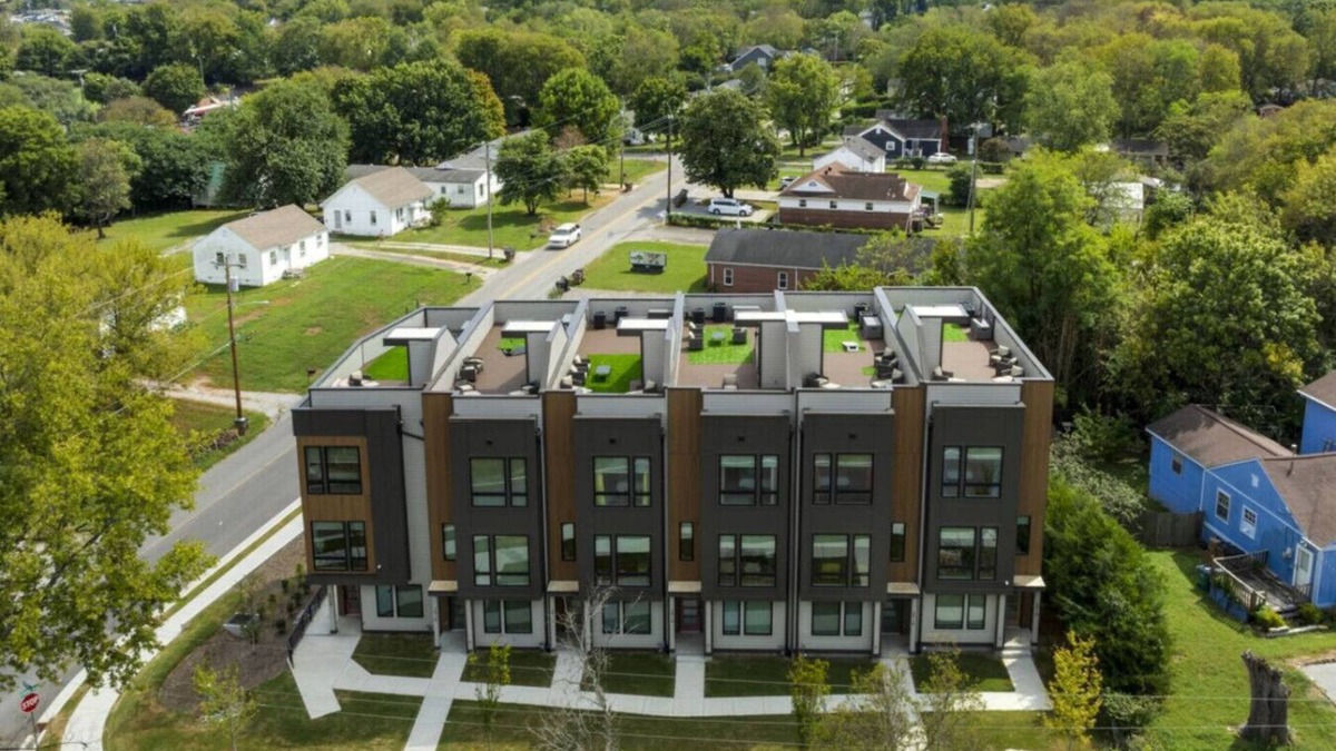 Radnor House | Dolly & Denim - 4BD/4.5BTH - Spacious Rooftop!