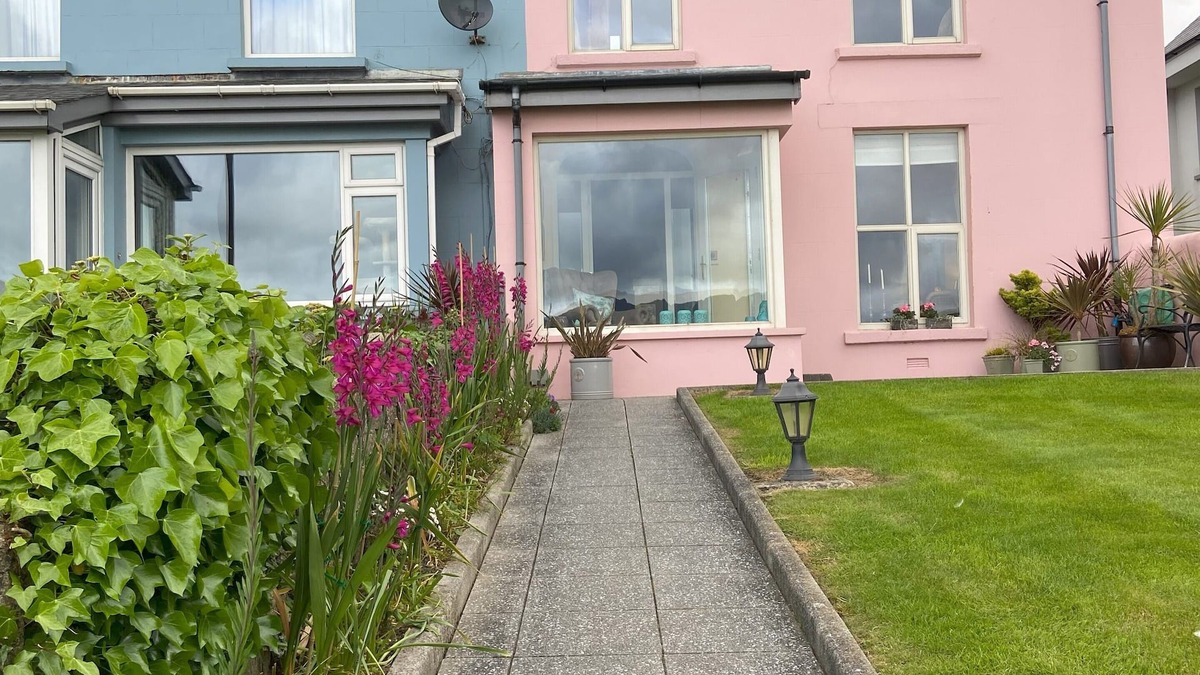 Warrenpoint House | Dolly's Cottage on the Bay