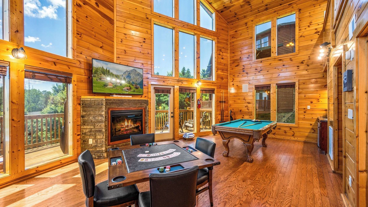 Pigeon Forge Cabin | Dollywood < 1Mile Theatre Game RM HotTub Pets PoolTable 2Balconies