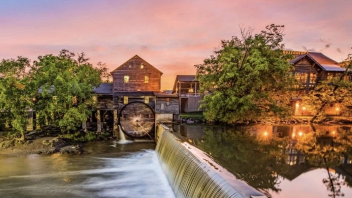 Pigeon Forge Cabin | Dollywood Fireworks View! Walk to Dollywood! Private Pool Spa Gym Sauna Arcade