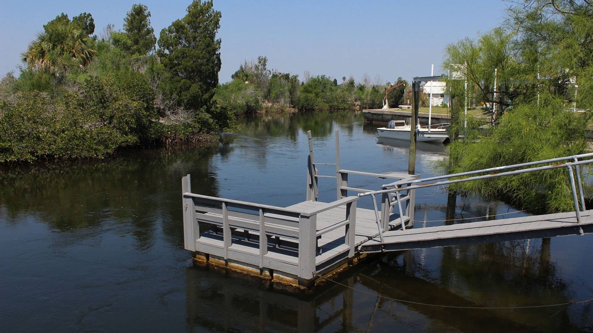 Port Richey House | Dolphin Cove Getaway - 3 bedroom waterfront, floating dock, with water "toys"!