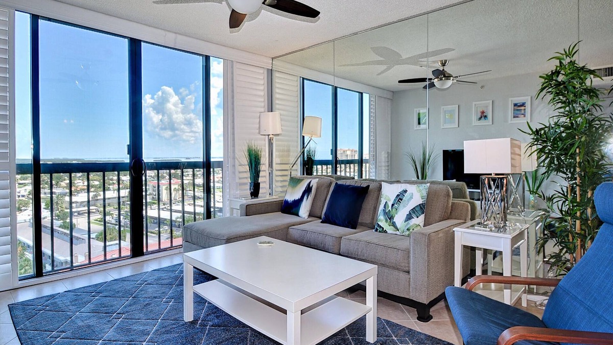 Island Estate Condo | Dolphin Cove PH 9 '90 day min stay with 2 week lead time'