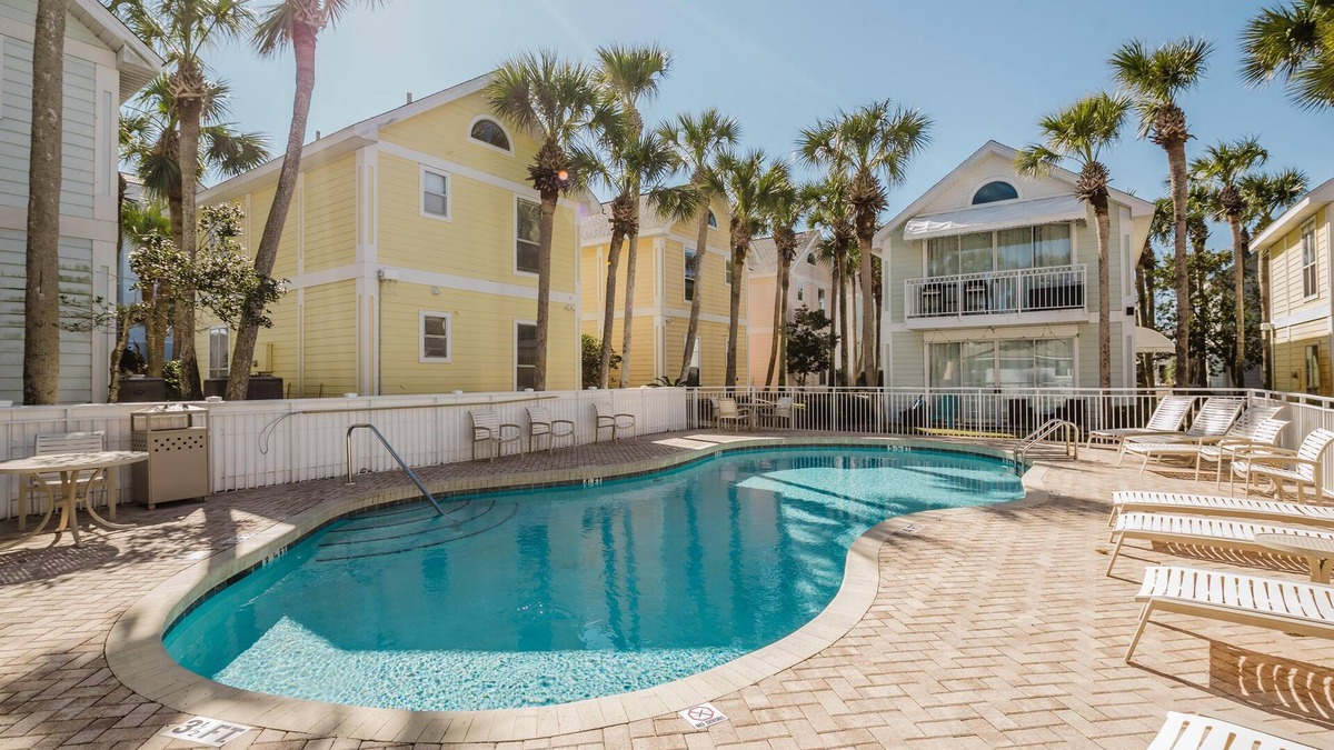 Clipper Cove Cottage | Dolphin Dreams! Whole House -1 min walk to beach!