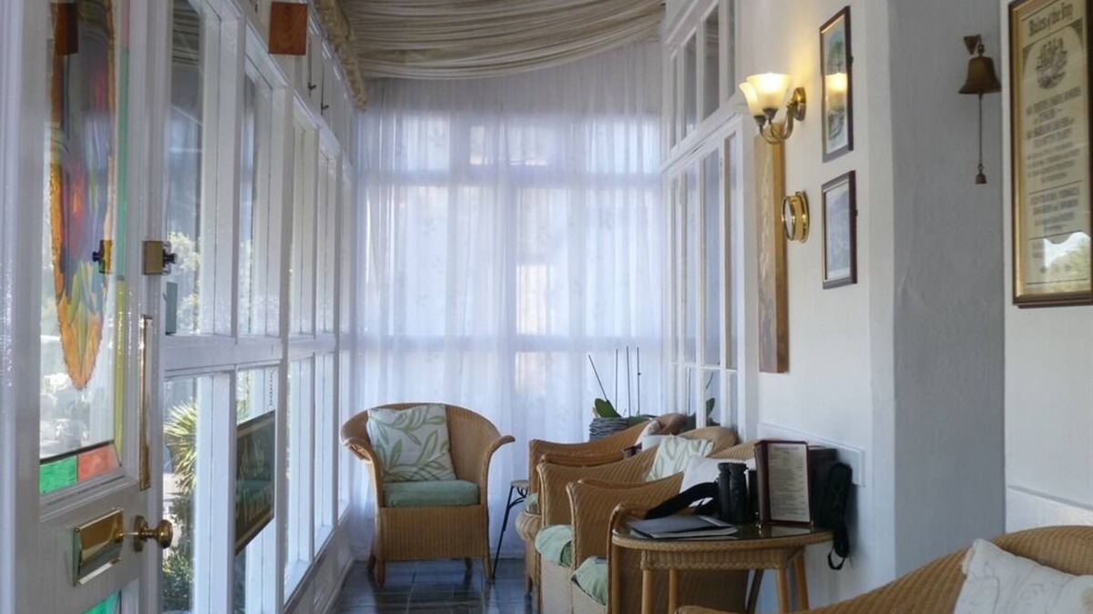Looe House | Dolphin Guest House