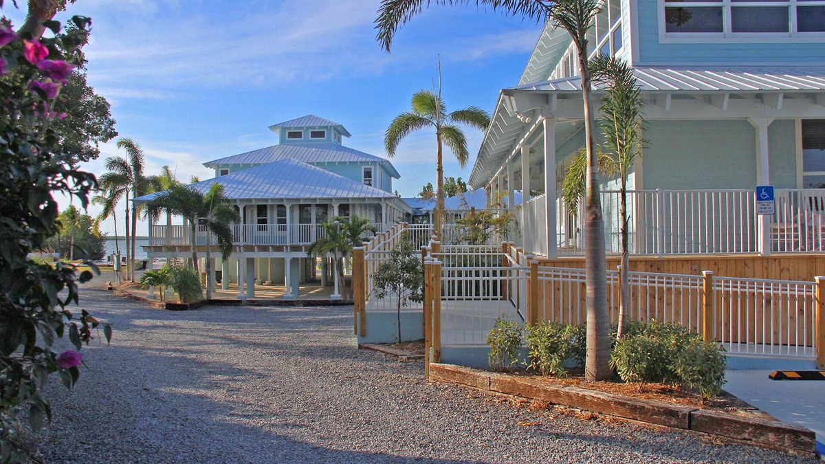 Key Largo Hotel | Dolphin Point Villas