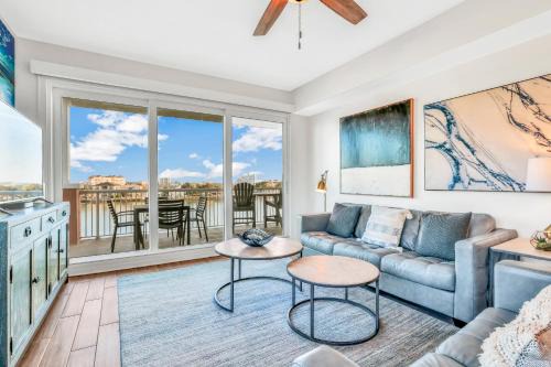 Clearwater Beach Apartment | Dolphin's Cove - Clearwater Beach, FL
