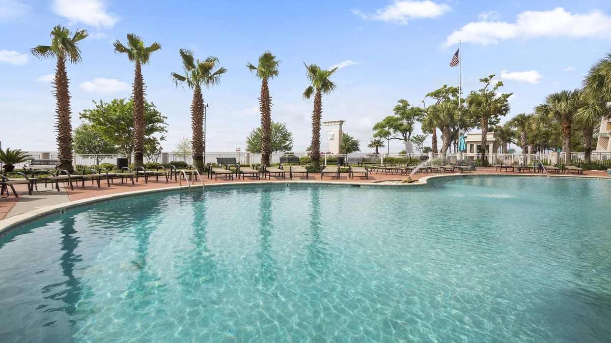 Gulfport Condo | Dolphin View Condo @ Legacy Towers Gulfport