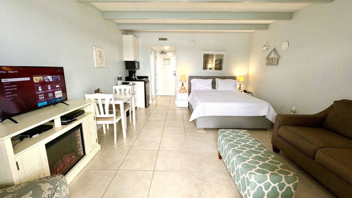 Ruskin Apartment | `Dolphin Views` 209 Little Harbor Beach Community