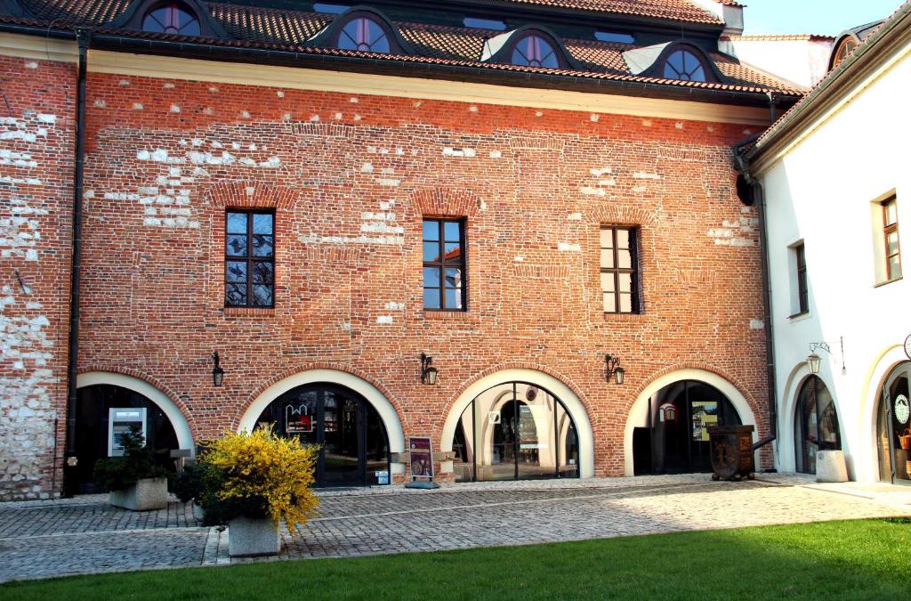 Debniki Hotel | Dom Gości Opactwa Benedyktynów