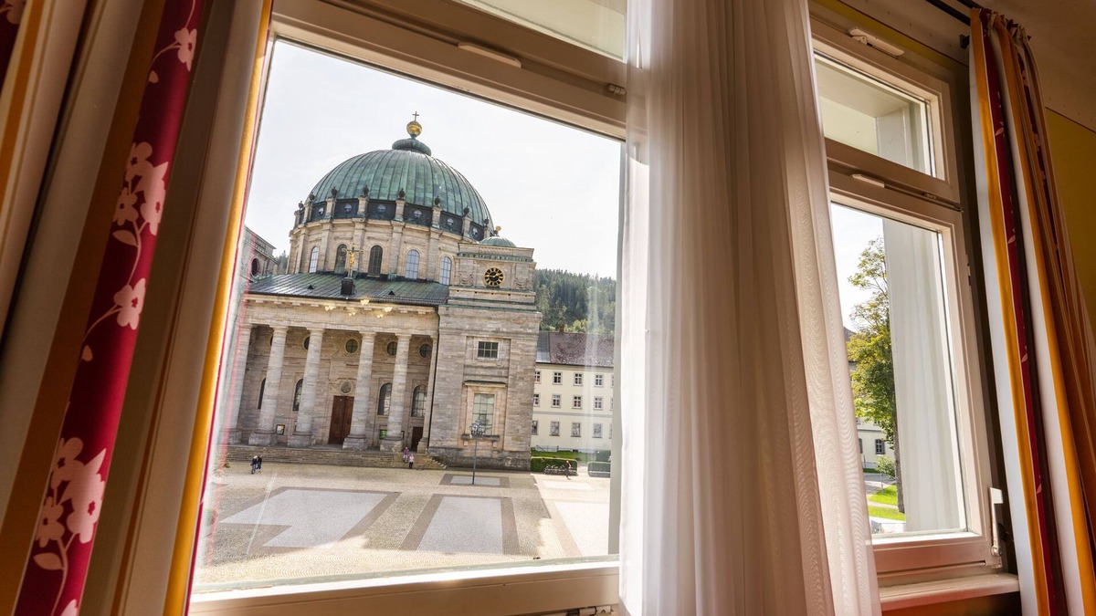 St. Blasien Hotel | Dom Hotel