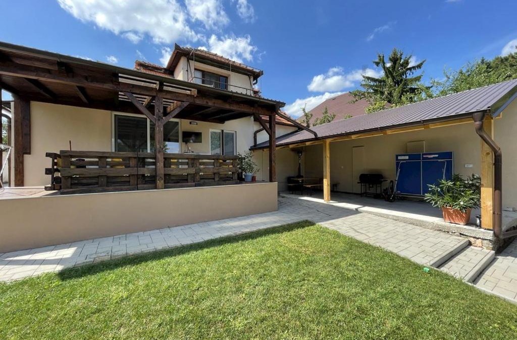 Sturovo House | Dom Marhuľa