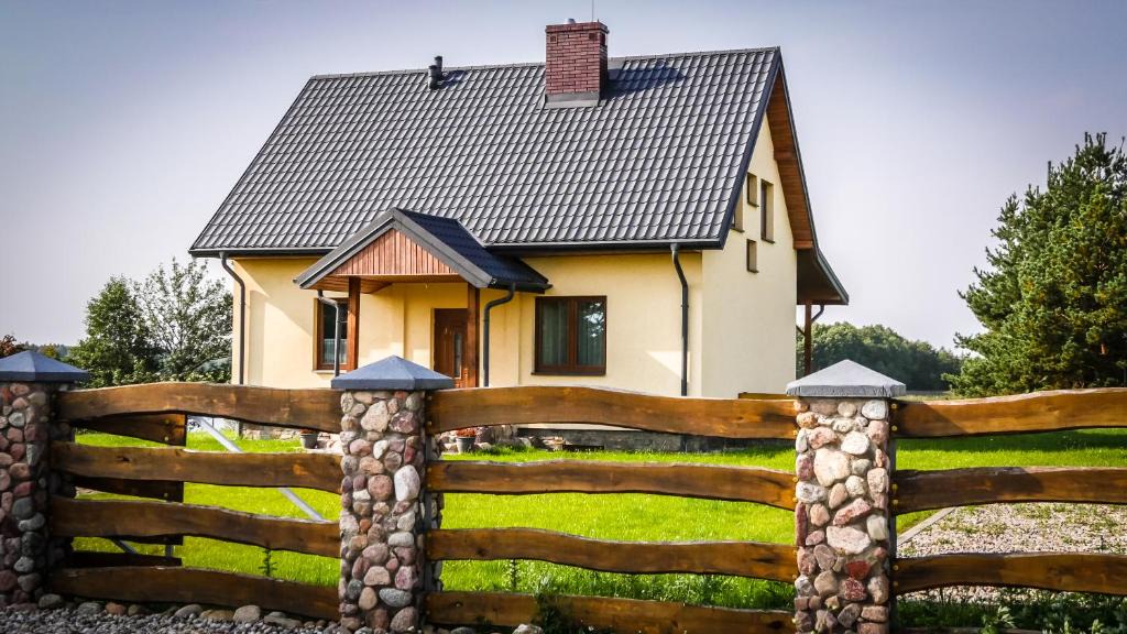 Krasnopol House | Dom w Głuszynie z linią brzegową
