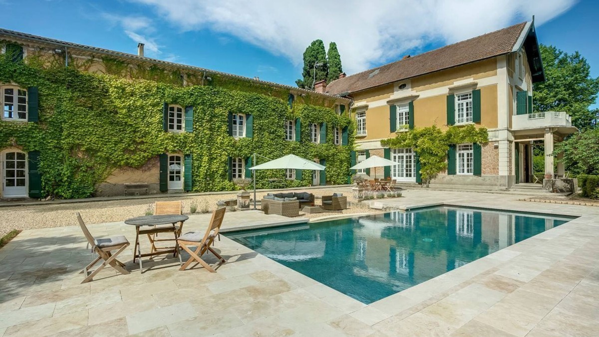 Montagnac Villa | Domaine Art et Vin - Six Bedroom Villa, Sleeps 12