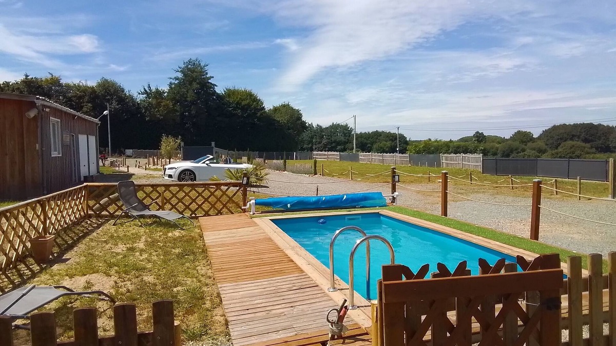 Ecommoy Cottage | Domaine complet-Gîte-Private Bathroom-Comfort-Pool view