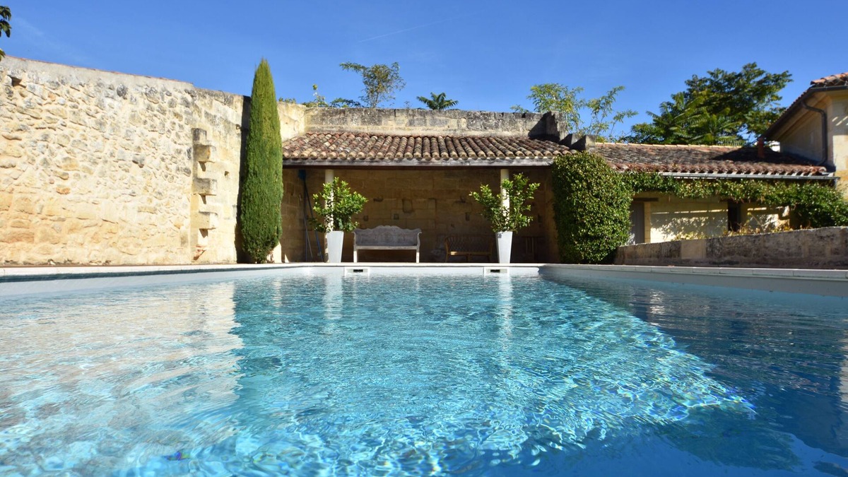 Puisseguin House | Domaine de Bayens - Piscine Privée