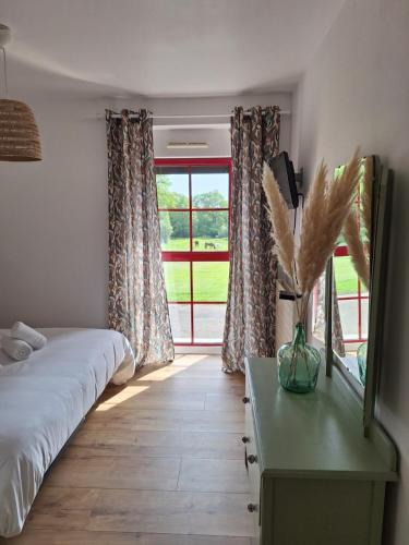La Vraie-Croix Apartment | Domaine de Bobehec - Gîte de groupe, chambres & Salle - jusqu'à 23 couchages - Morbihan proche Vannes et plages