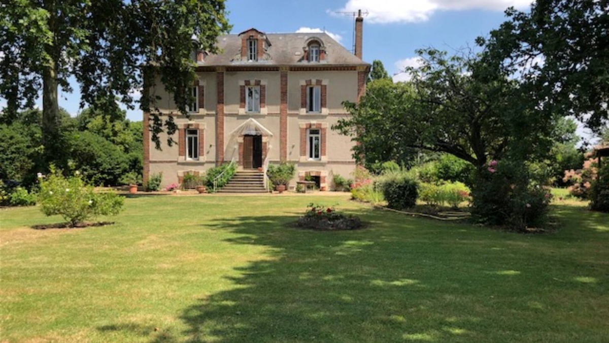 Saint-Jean-Froidmentel Bed & Breakfast | Domaine Des Trois Chênes