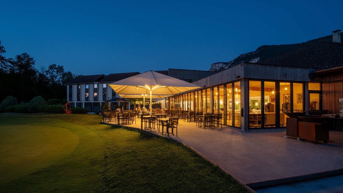 Saint-Quentin-sur-Isere Hotel | Domaine de Charmeil