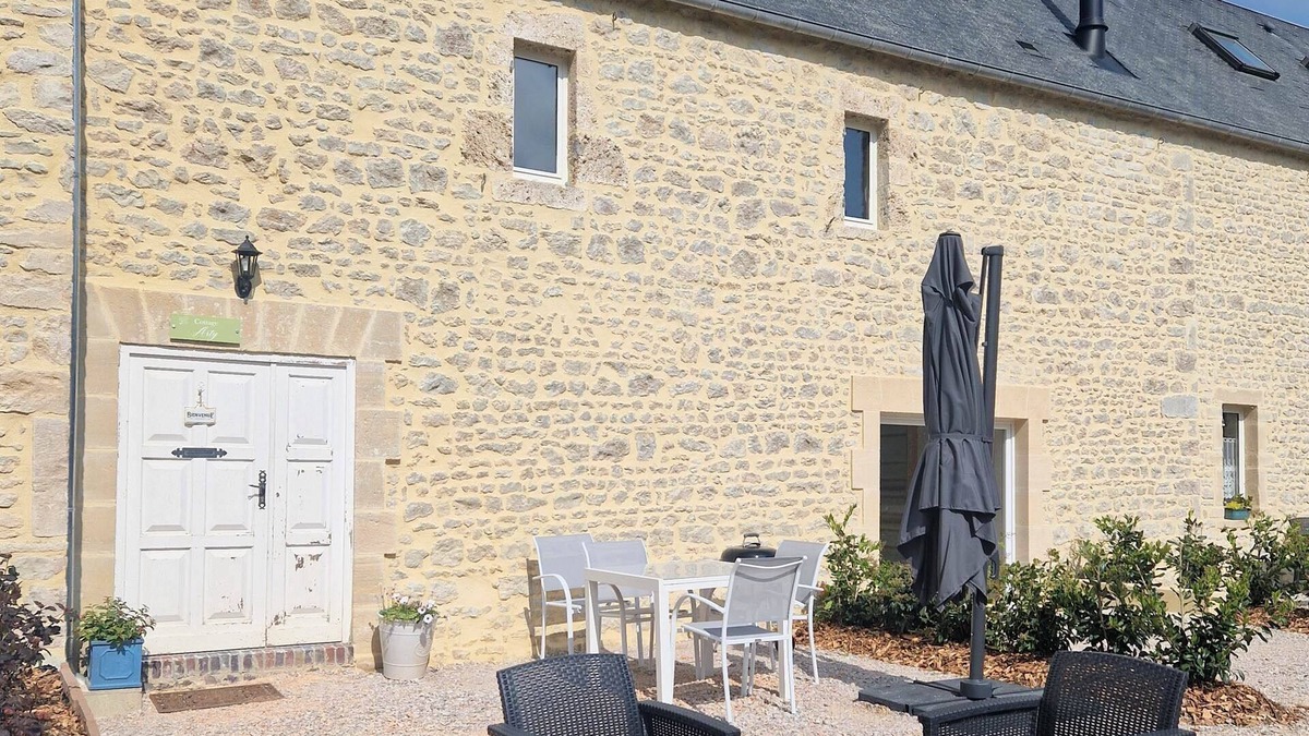 Surrain House | Domaine de Houtteville - Omaha Beach Normandy - Gîte Arty - Sauna