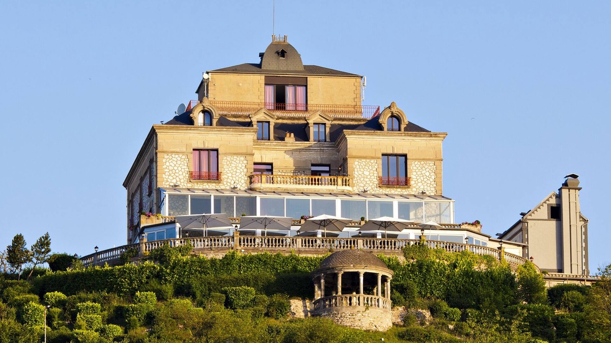 Rolleboise Hotel | Domaine de la Corniche
