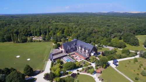 Rouilly-Sacey Hotel | Domaine de la Forêt d'Orient, Logis Hôtel, Restaurant, Spa et Golf