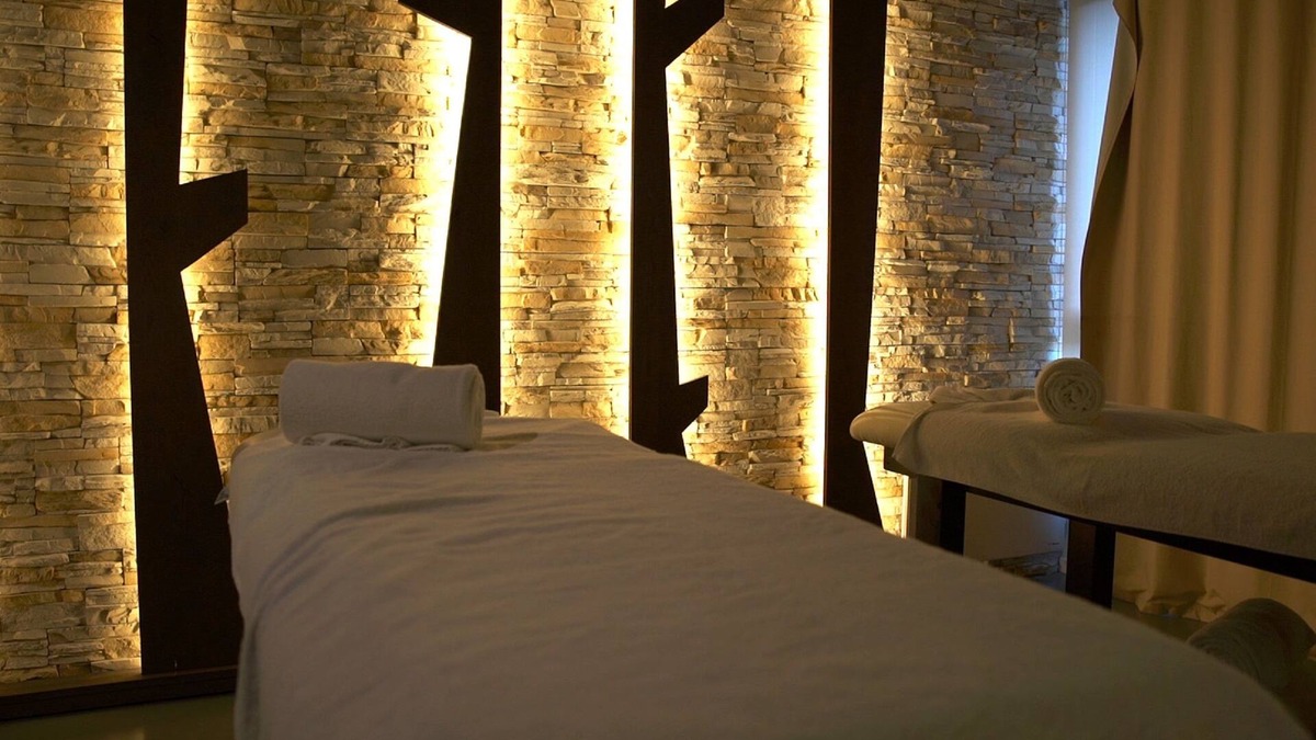 Rouilly-Sacey Hotel | Domaine de la Forêt d’Orient, Logis Hôtel, Restaurant, Spa & Golf