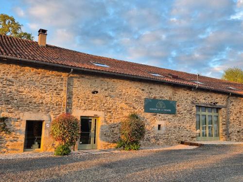 Oradour-sur-Vayres Apartment | Domaine de la Tardoire