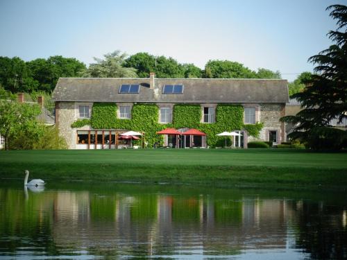 Vievy-le-Raye Bed & Breakfast | Domaine de la Guignardière