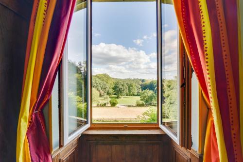 Le Truel Bed & Breakfast | Domaine de Linars ☆ La Chambre du Roi ☆