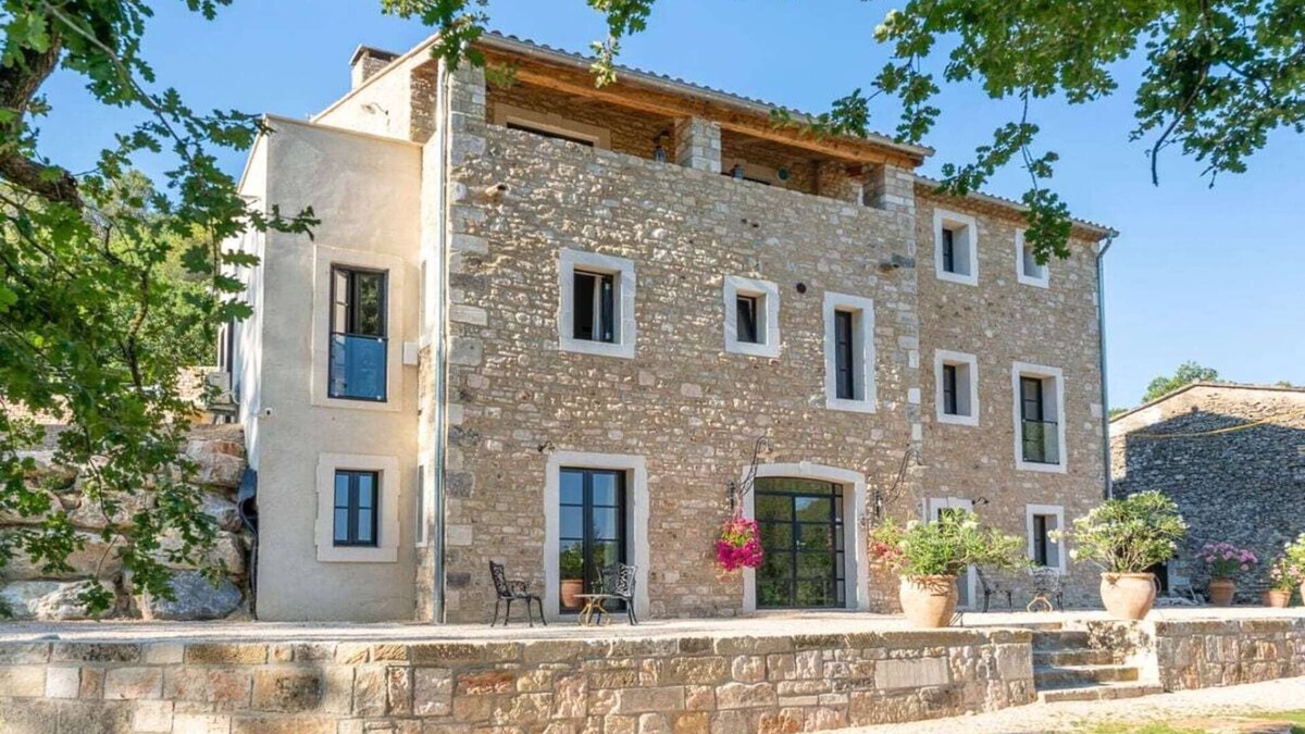 Menerbes Villa | Domaine de Valmenon Comfortable holiday residence