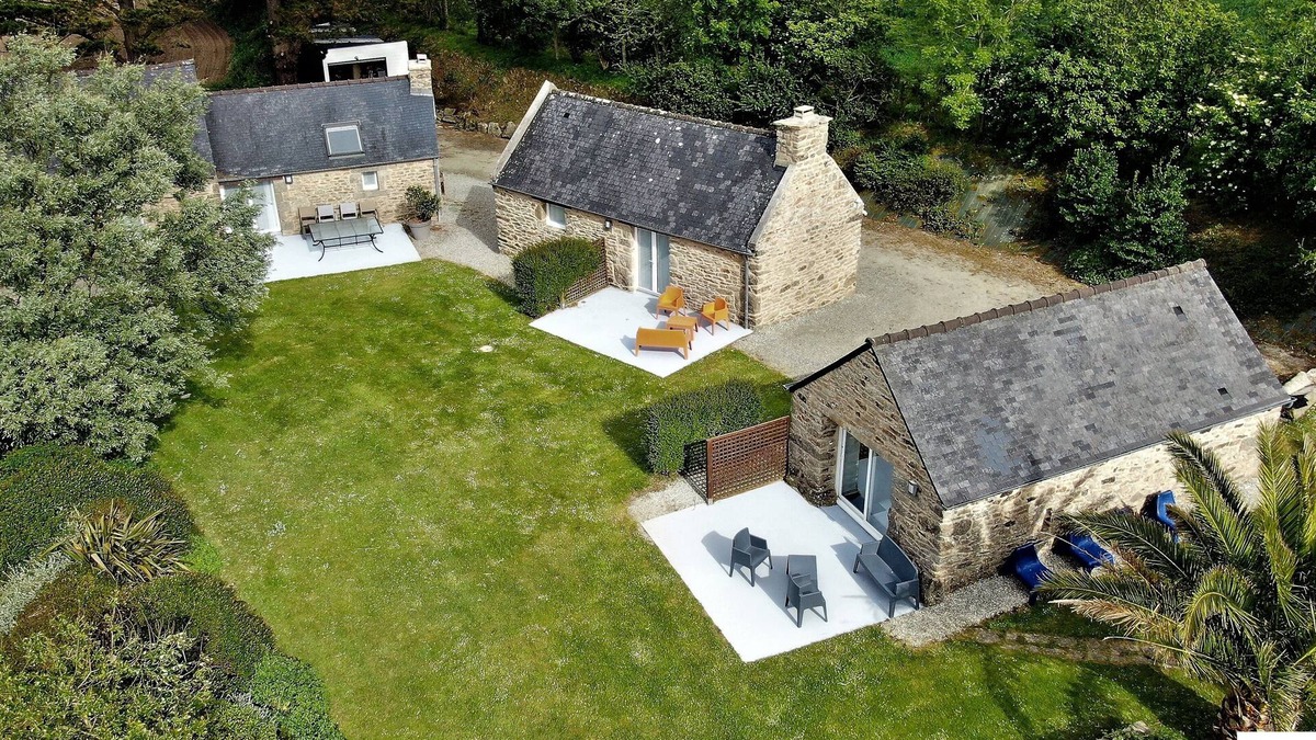 Plouguin Cottage | Domaine des Abers*covered, heated swimming pool close to the sea.
