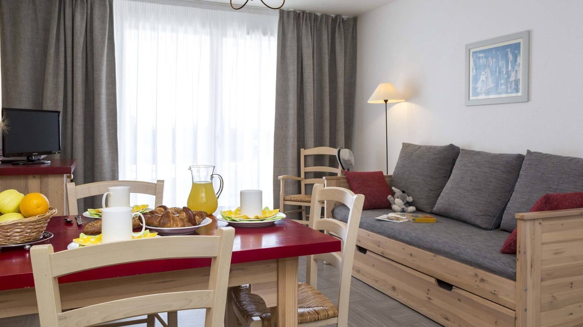 Plougasnou Apartment | Domaine des Roches Jaunes by Interhome