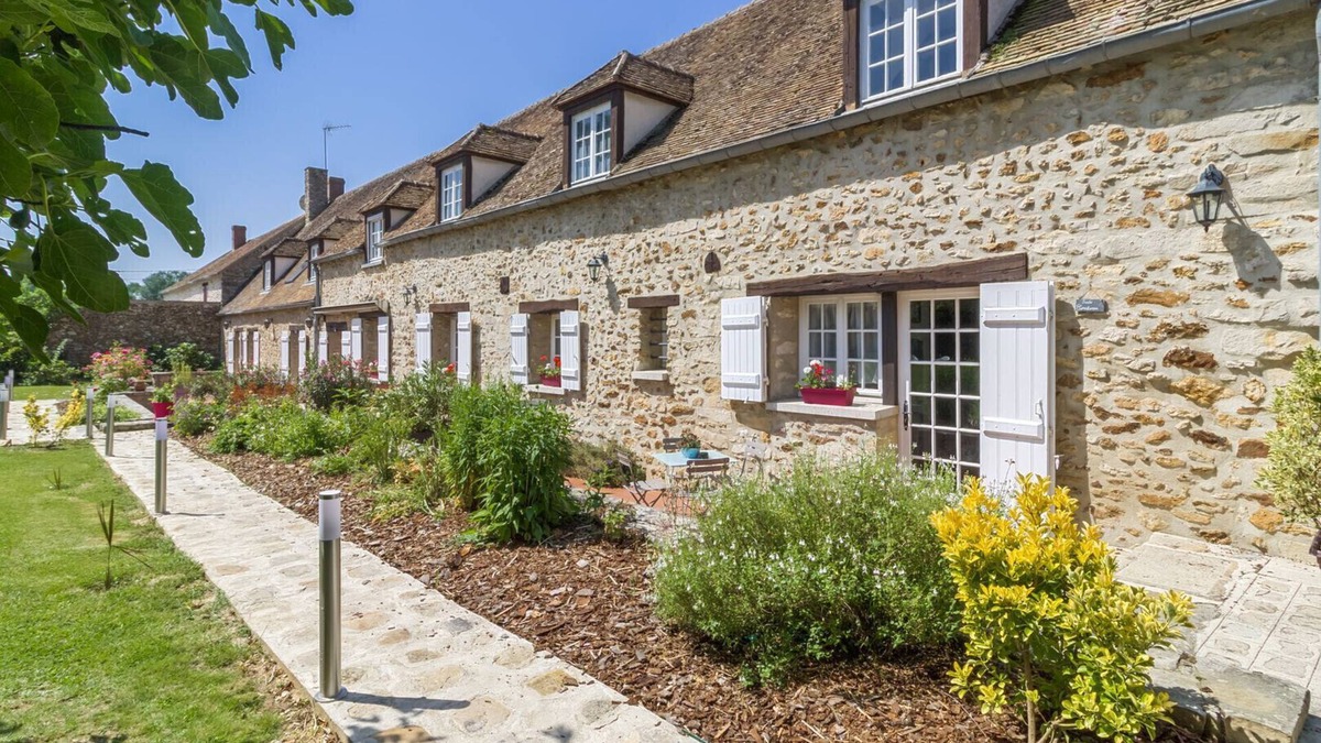 Petit Moisenay Apartment | Domaine des Trois Chateaux